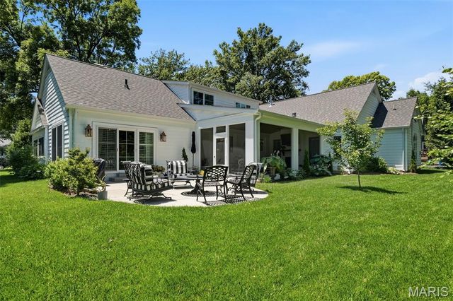 1345 Green Tree Lane, Glendale, MO 63122
