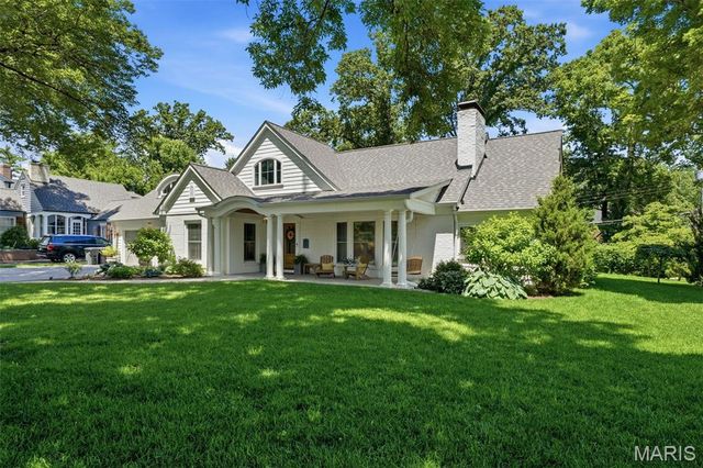 1345 Green Tree Lane, Glendale, MO 63122
