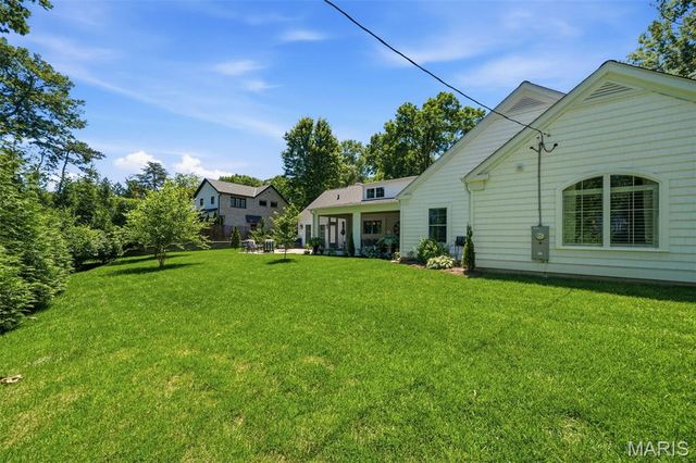 1345 Green Tree Lane, Glendale, MO 63122