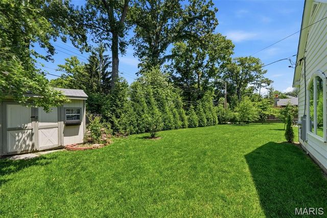 1345 Green Tree Lane, Glendale, MO 63122