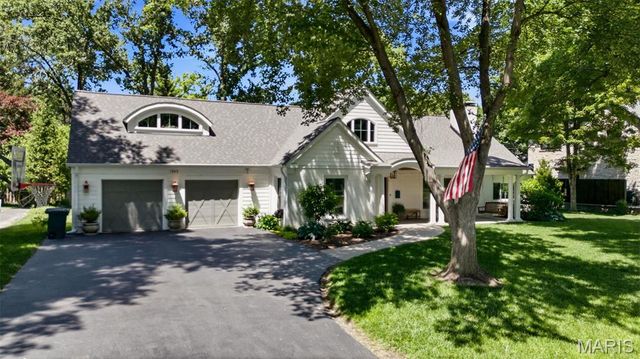 1345 Green Tree Lane, Glendale, MO 63122