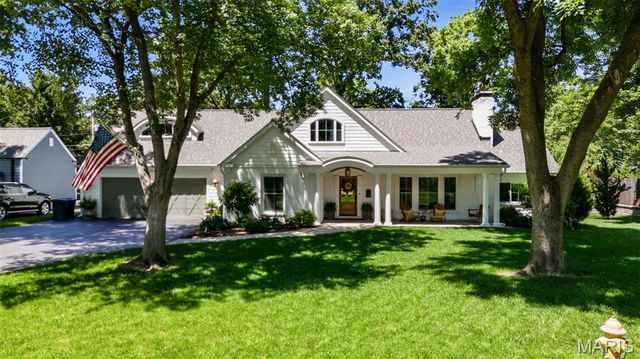 1345 Green Tree Lane, Glendale, MO 63122