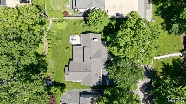 1345 Green Tree Lane, Glendale, MO 63122
