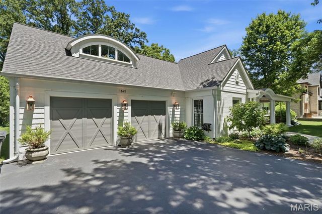1345 Green Tree Lane, Glendale, MO 63122