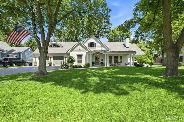 1345 Green Tree Lane, Glendale, MO 63122