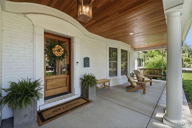 1345 Green Tree Lane, Glendale, MO 63122