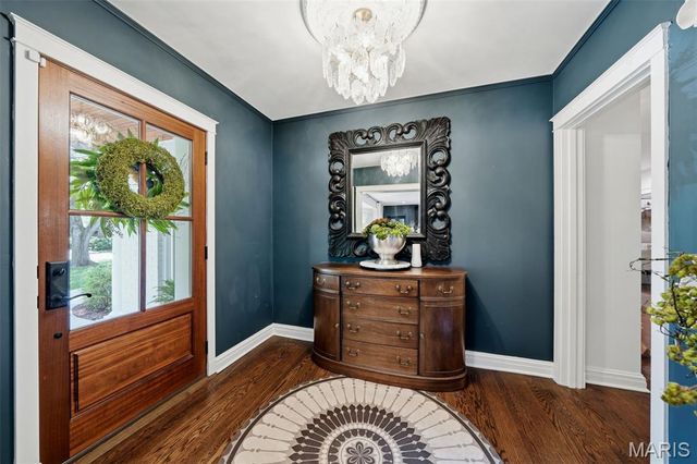 1345 Green Tree Lane, Glendale, MO 63122