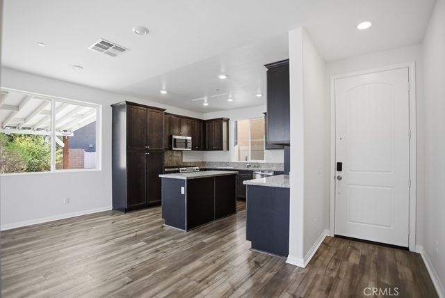 570 Jubilee Place, Santa Paula, CA 93060