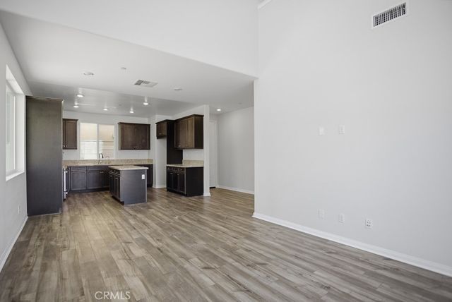570 Jubilee Place, Santa Paula, CA 93060