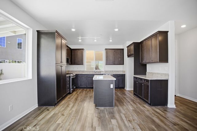 570 Jubilee Place, Santa Paula, CA 93060