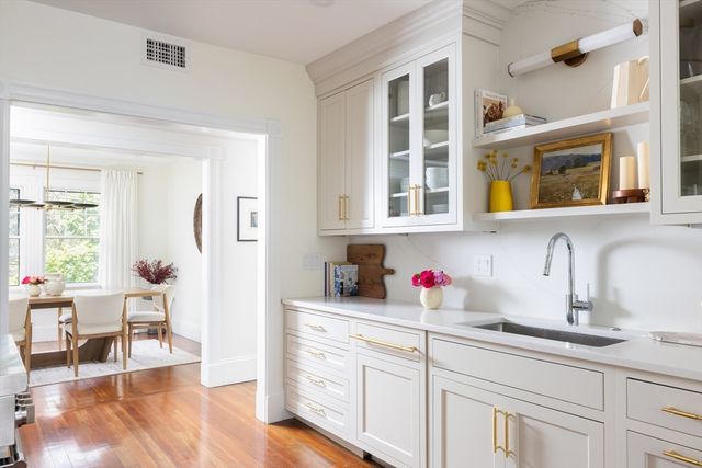 47 Vassal Lane 3, Cambridge, MA 02138