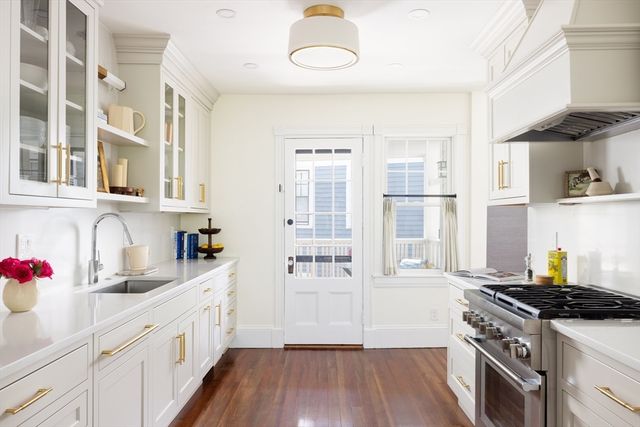 47 Vassal Lane 3, Cambridge, MA 02138