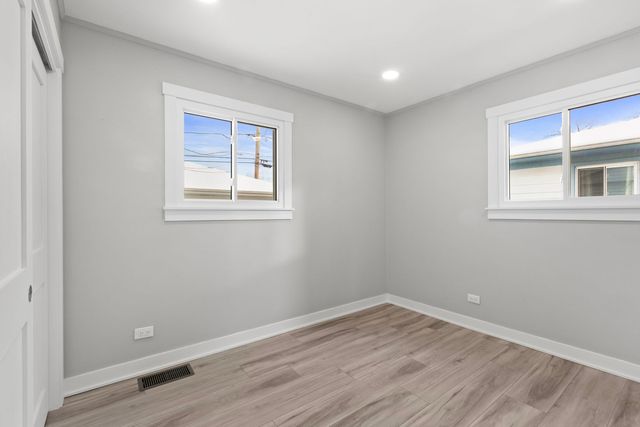 475 E Merle Lane, Wheeling, IL 60090