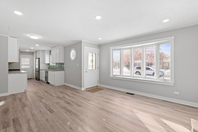 475 E Merle Lane, Wheeling, IL 60090