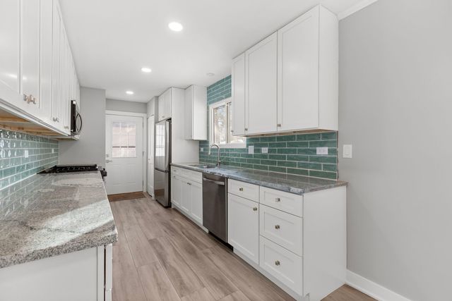 475 E Merle Lane, Wheeling, IL 60090