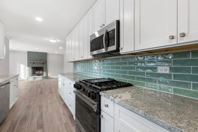 475 E Merle Lane, Wheeling, IL 60090