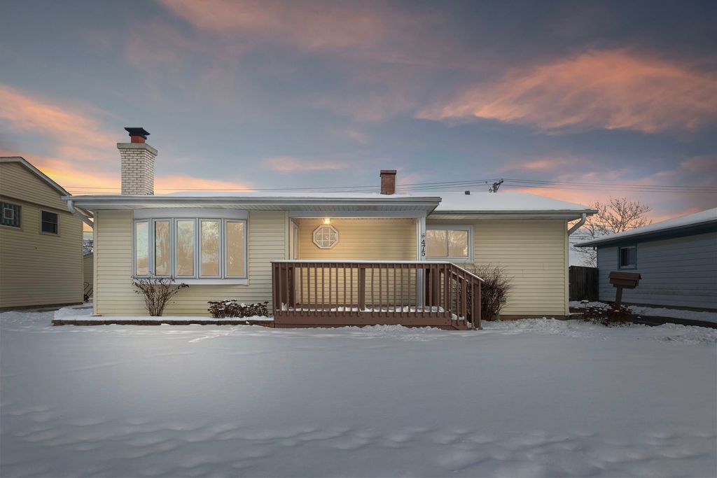 475 E Merle Lane, Wheeling, IL 60090