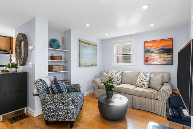 49 Bradford St 9, Provincetown, MA 02657