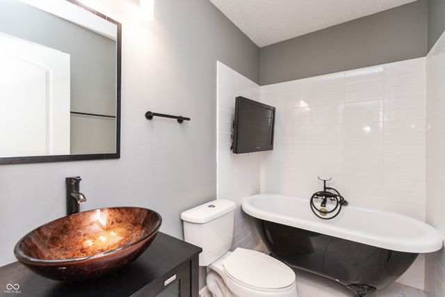 6714 Larkwood Court, Indianapolis, IN 46241