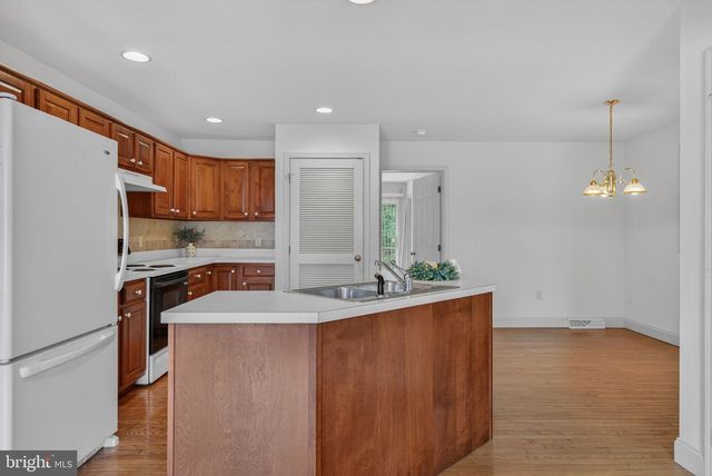407 COBBLESTONE LN, Lancaster, PA 17601