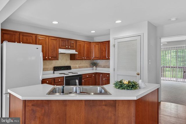 407 COBBLESTONE LN, Lancaster, PA 17601