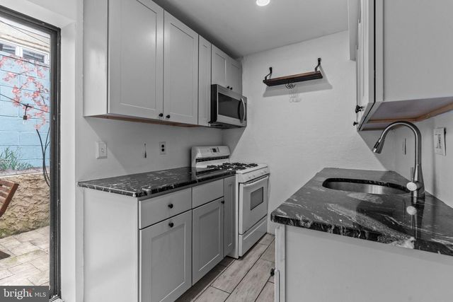 889 N LECOUNT ST, Philadelphia, PA 19130