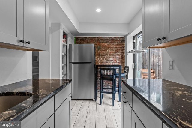 889 N LECOUNT ST, Philadelphia, PA 19130