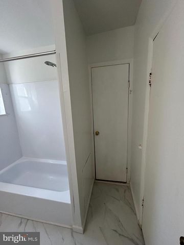 889 N LECOUNT ST, Philadelphia, PA 19130