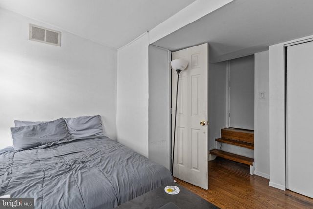 889 N LECOUNT ST, Philadelphia, PA 19130