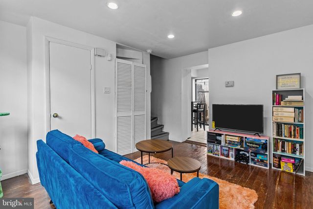 889 N LECOUNT ST, Philadelphia, PA 19130