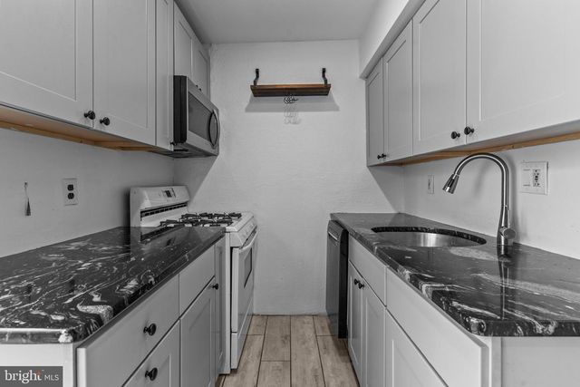 889 N LECOUNT ST, Philadelphia, PA 19130