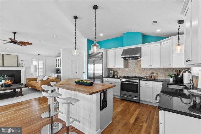 7 W ESSEX ST, Fenwick Island, DE 19944