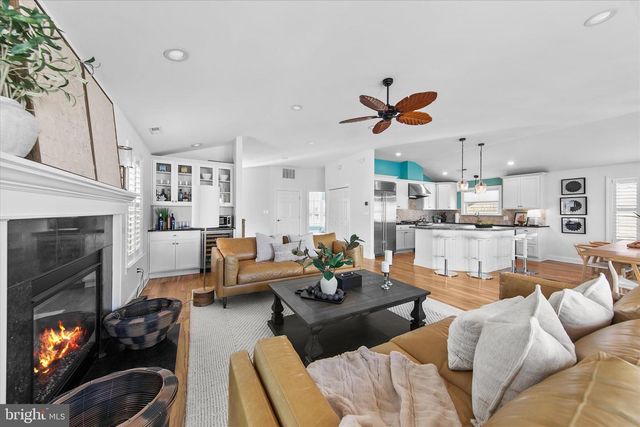 7 W ESSEX ST, Fenwick Island, DE 19944