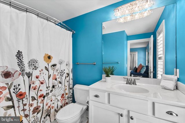 7 W ESSEX ST, Fenwick Island, DE 19944