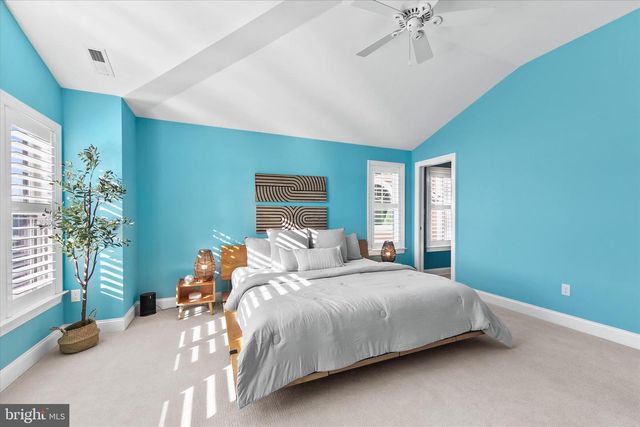 7 W ESSEX ST, Fenwick Island, DE 19944