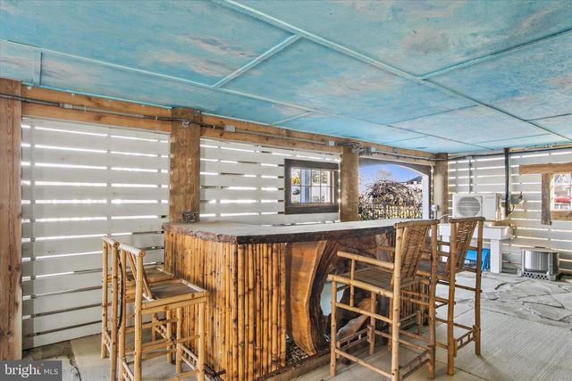 7 W ESSEX ST, Fenwick Island, DE 19944