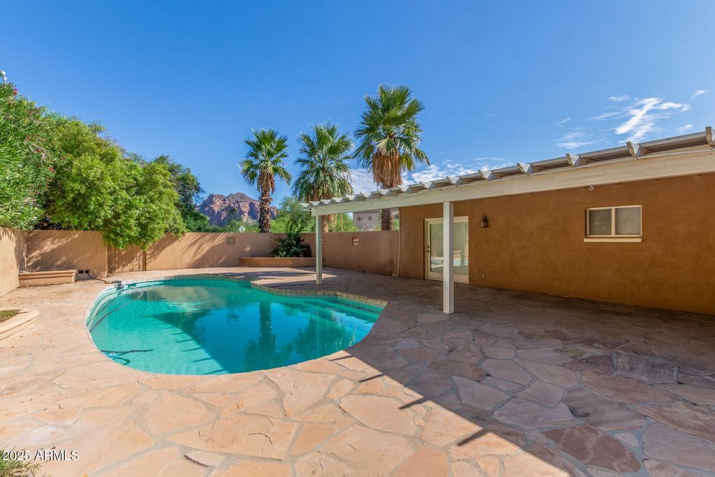 4002 E MCDONALD Drive, Paradise Valley, AZ 85253