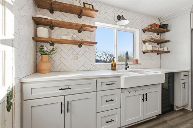 705 N 141st Street, Bonner Springs, KS 66012