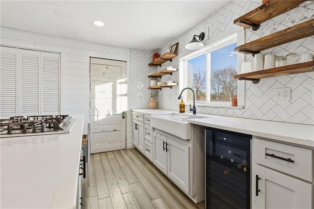 705 N 141st Street, Bonner Springs, KS 66012