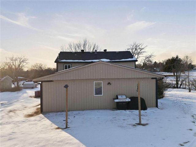 705 N 141st Street, Bonner Springs, KS 66012