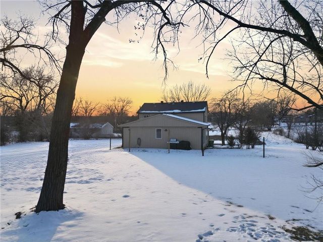 705 N 141st Street, Bonner Springs, KS 66012