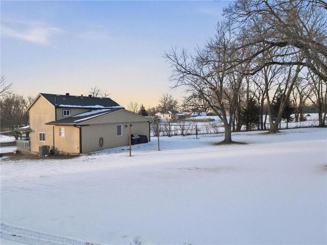 705 N 141st Street, Bonner Springs, KS 66012