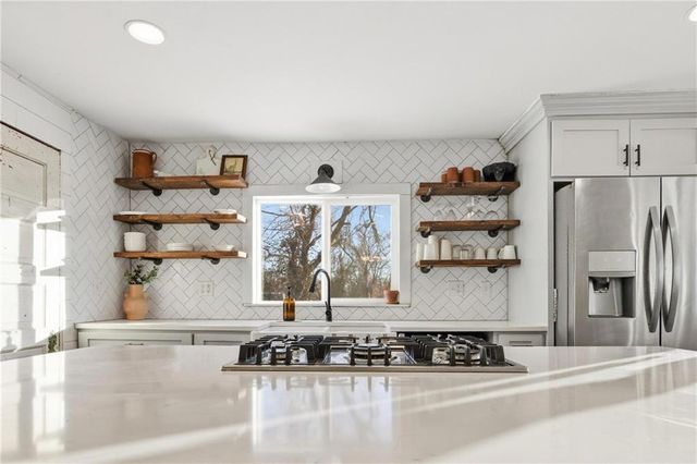 705 N 141st Street, Bonner Springs, KS 66012