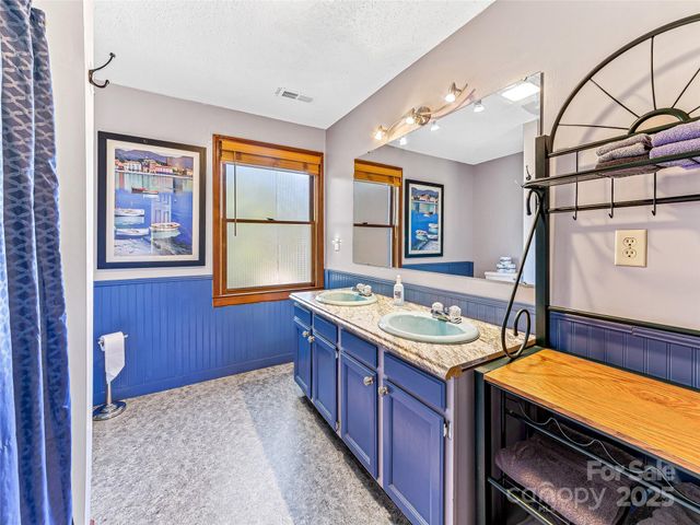 551 Bee Tree Road, Swannanoa, NC 28778