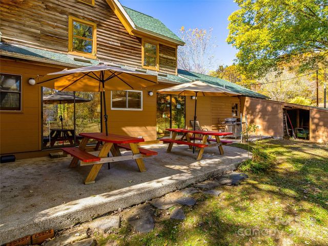 551 Bee Tree Road, Swannanoa, NC 28778