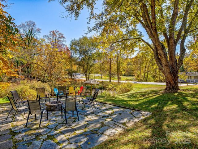 551 Bee Tree Road, Swannanoa, NC 28778