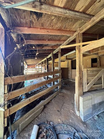 551 Bee Tree Road, Swannanoa, NC 28778