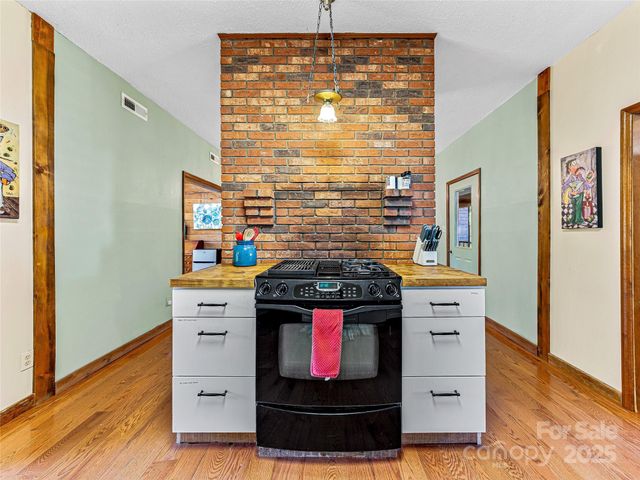 551 Bee Tree Road, Swannanoa, NC 28778