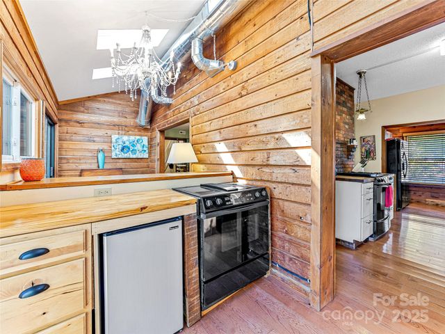 551 Bee Tree Road, Swannanoa, NC 28778