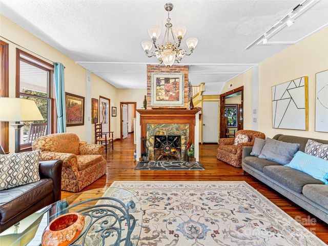 551 Bee Tree Road, Swannanoa, NC 28778